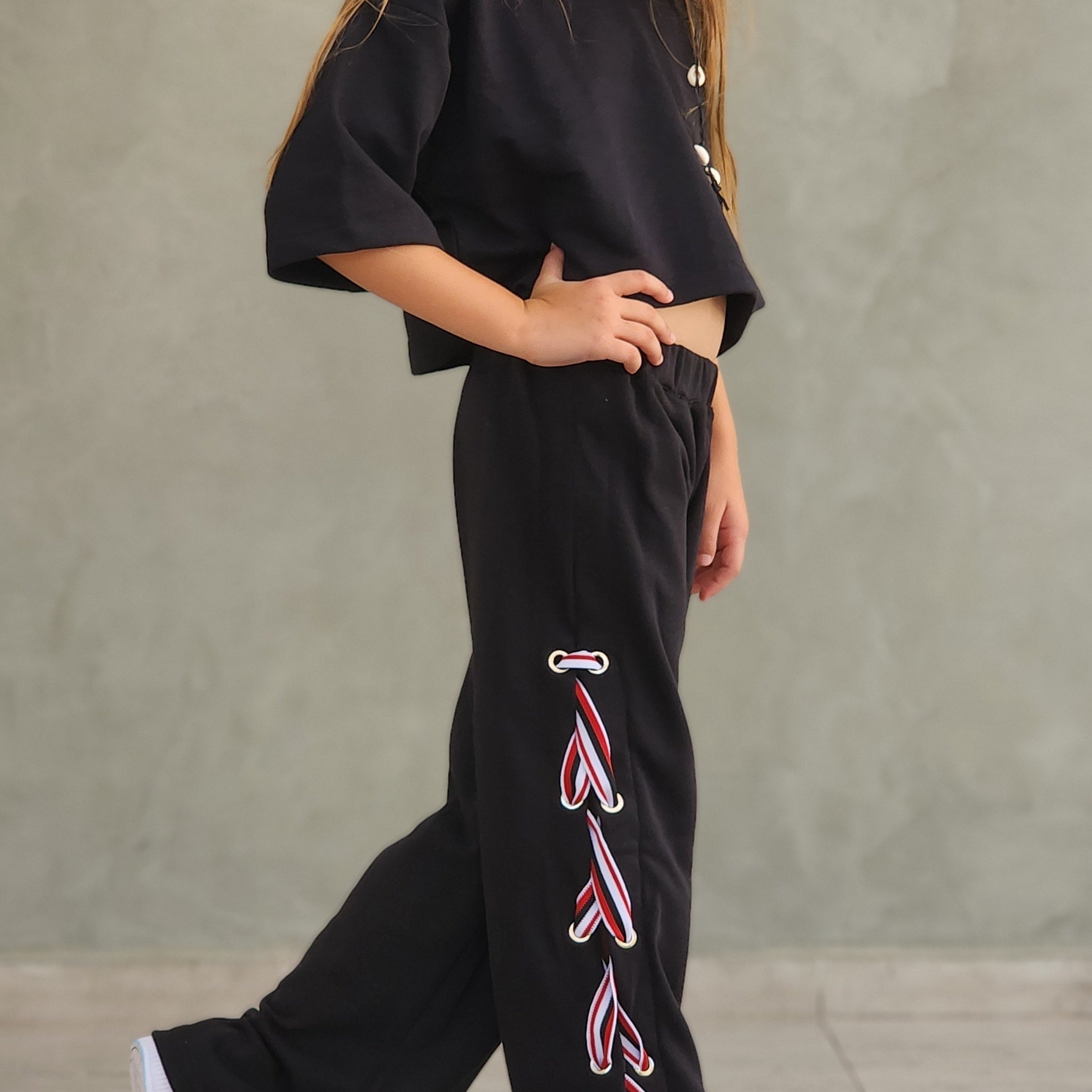 סט מכנס פרנצ'טרי  שילוב סרט בד פסים וחולצת קרופ תואמת