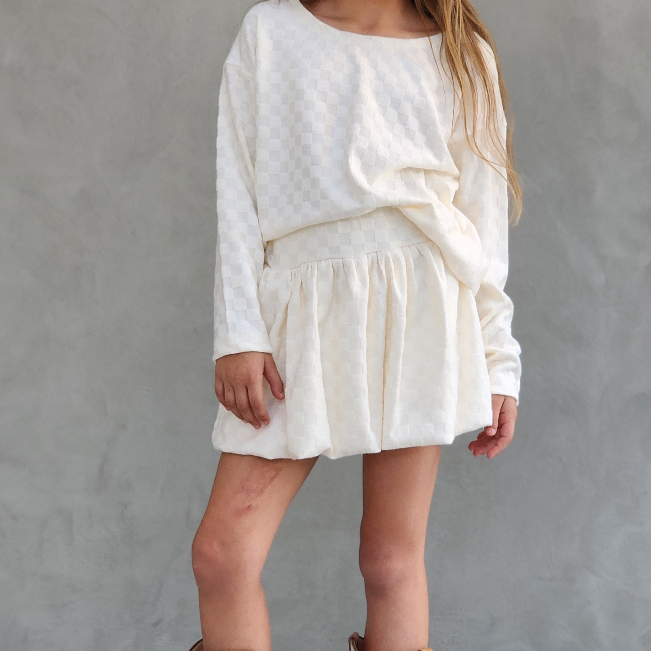 סט חצאית בלון סריג וחולצת קרופ רחבה