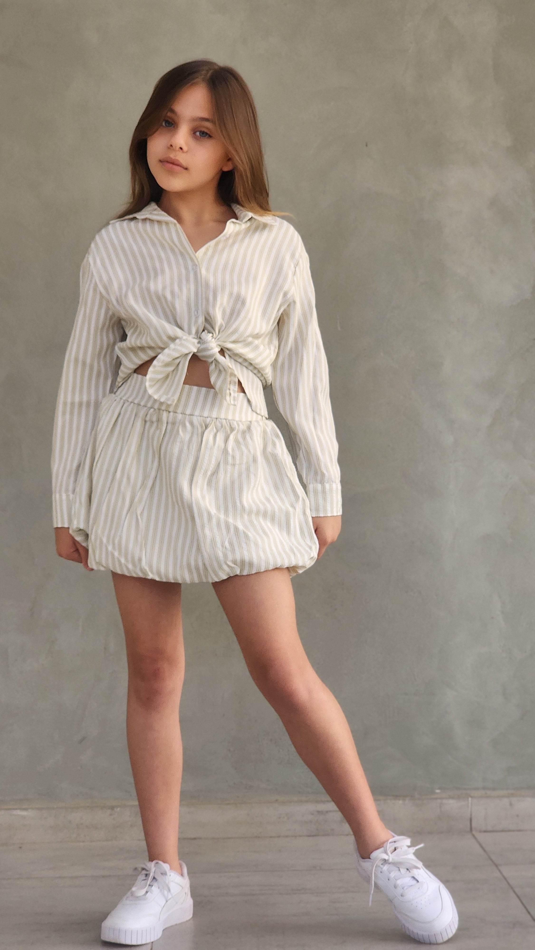 סט פסים קלאסי לבנות עם חצאית בלון נפוחה וחולצה מכופתרת