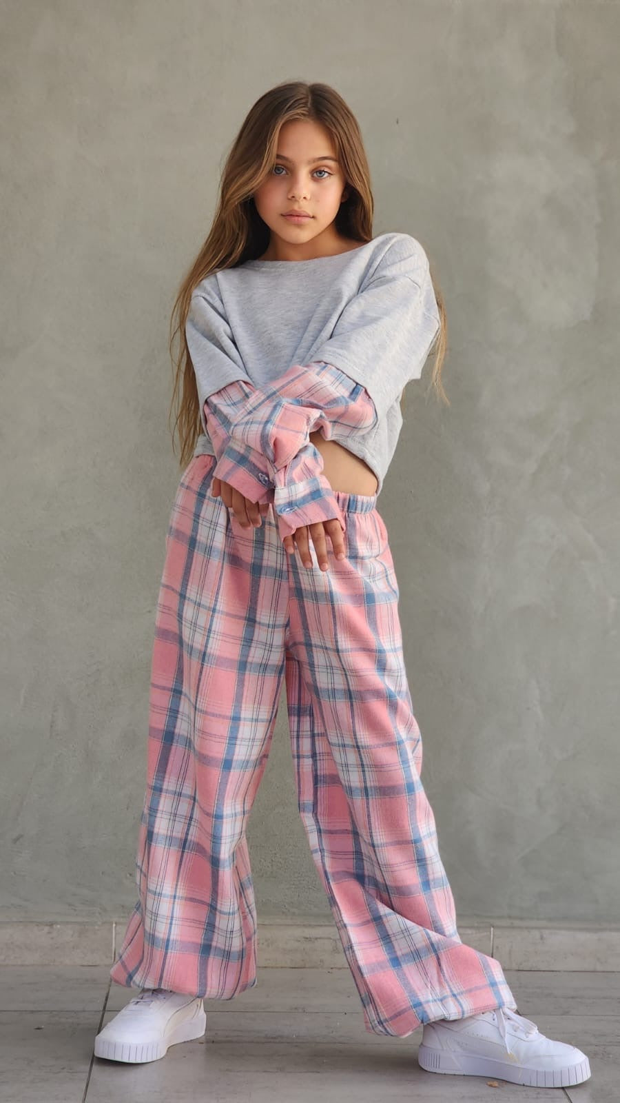 מכנס משבצת וחולצה שילוב שרוול משבצת