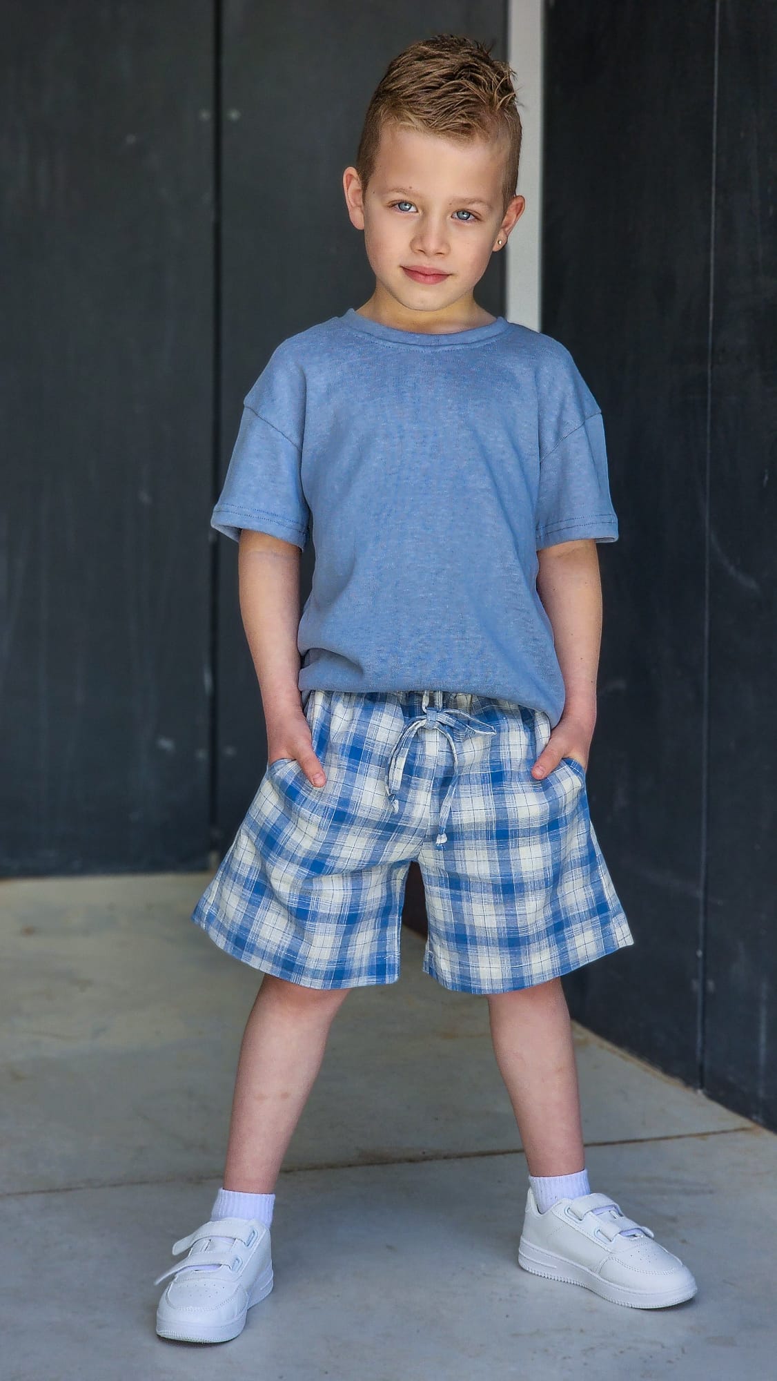 סט כחול לבנים מכנס ברמודה משבצת וחולצת סלאב אוברסיז