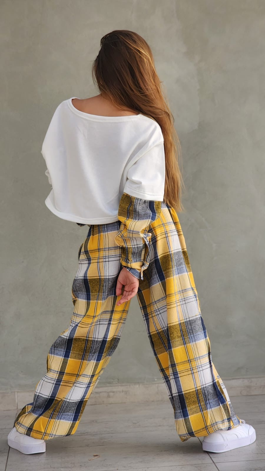 מכנס משבצת וחולצה שילוב שרוול משבצת