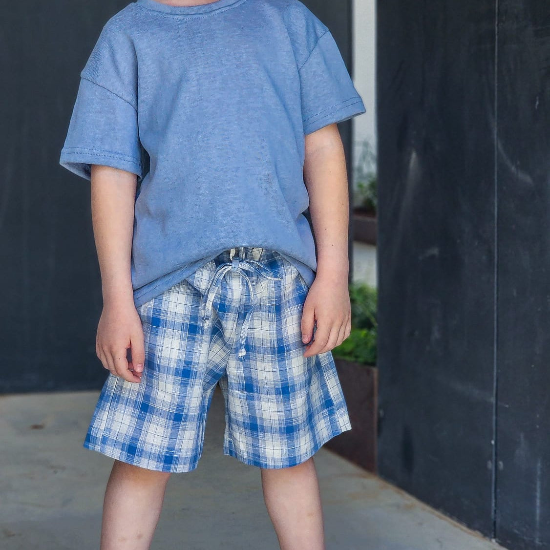 סט מכנס ברמודה משבצת וחולצת סלאב אוברסיז