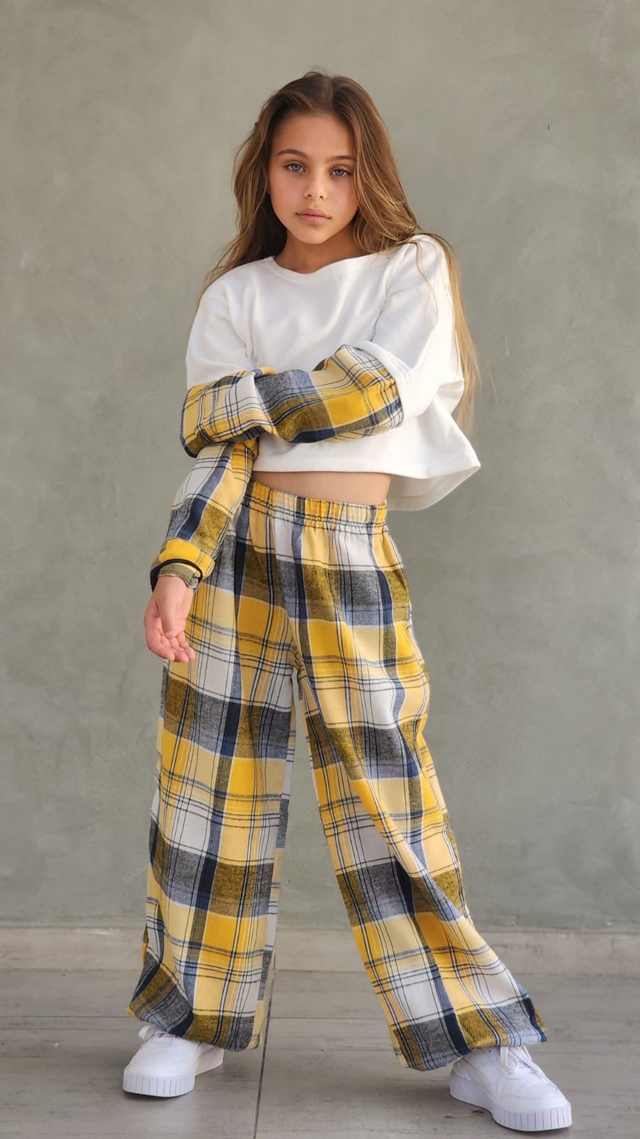 מכנס משבצת וחולצה שילוב שרוול משבצת