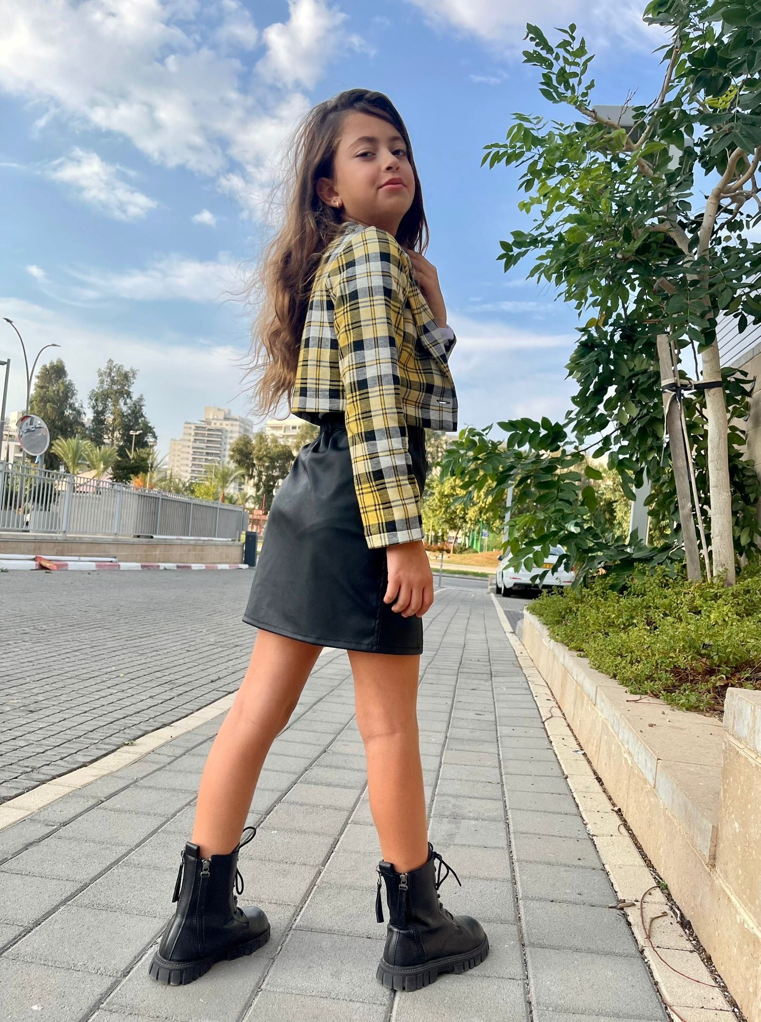 ג'קט משבצת וחולצת קטיפה