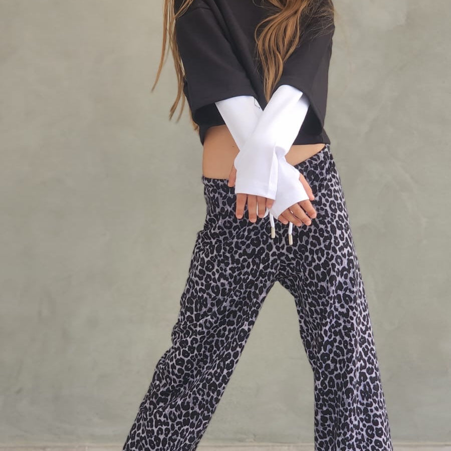 חליפת פרנצ'טרי מנומר וחולצה שילוב כפפה