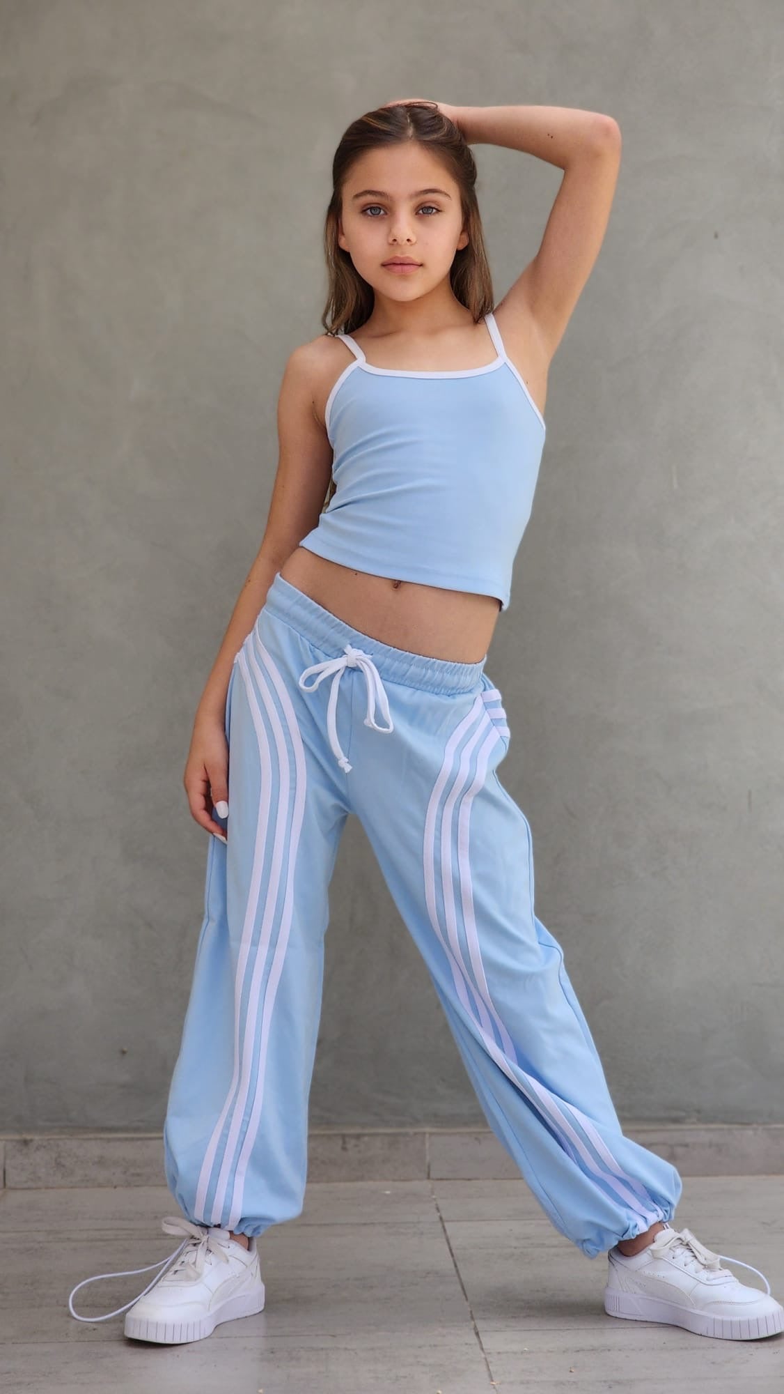 מכנסי לילדות היפ הופ עם גופייה תכלת לבנות