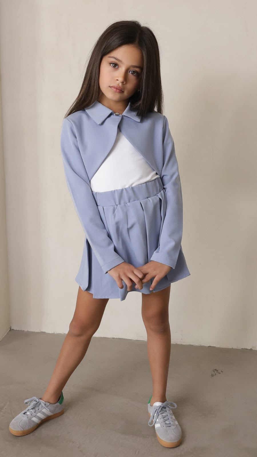 סט חצאית כפלים חולצה וג'קטון