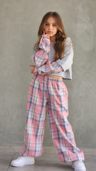 מכנס משבצת וחולצה שילוב שרוול משבצת