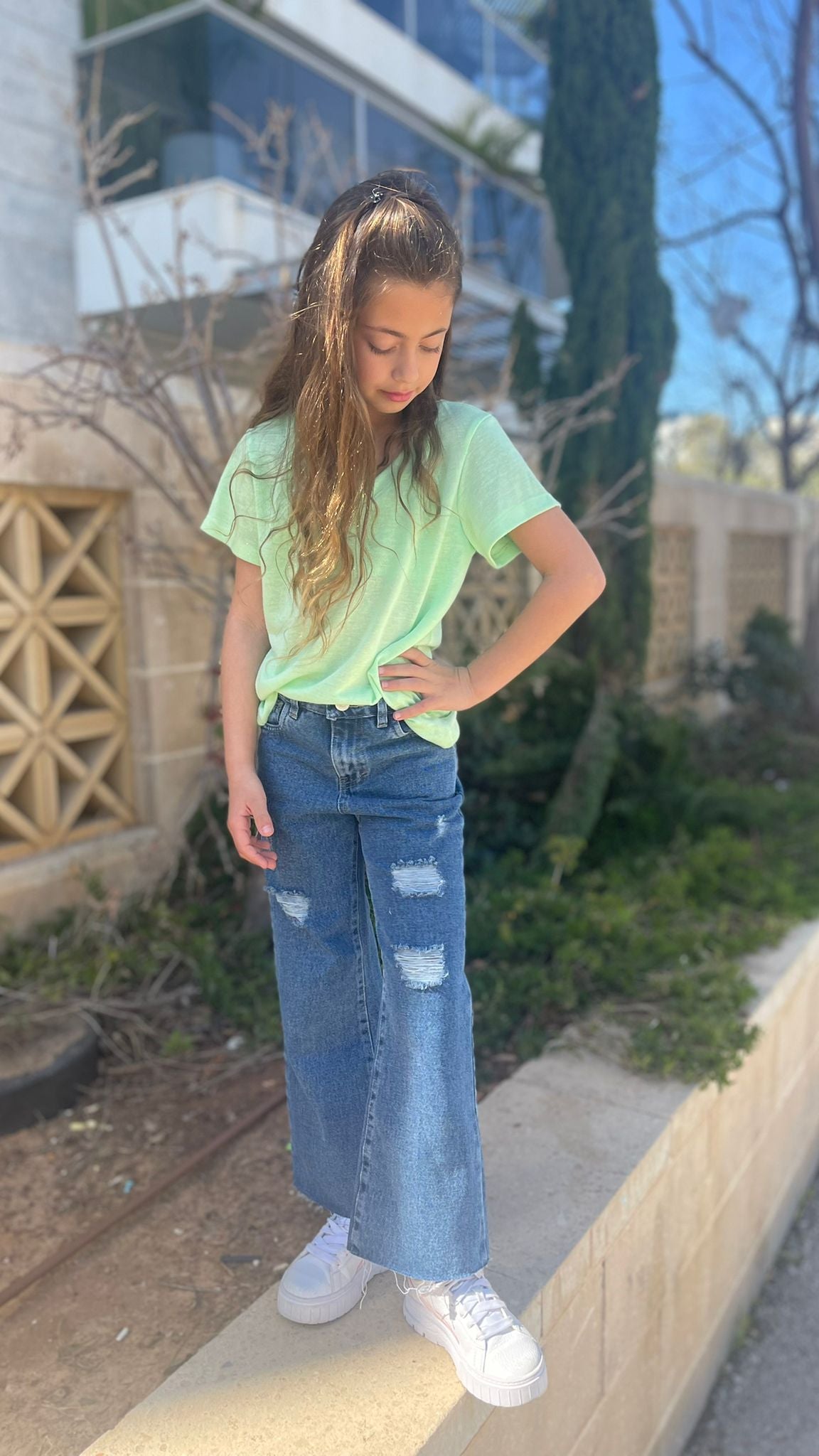 חולצת וי לילדה כולל גוזייה