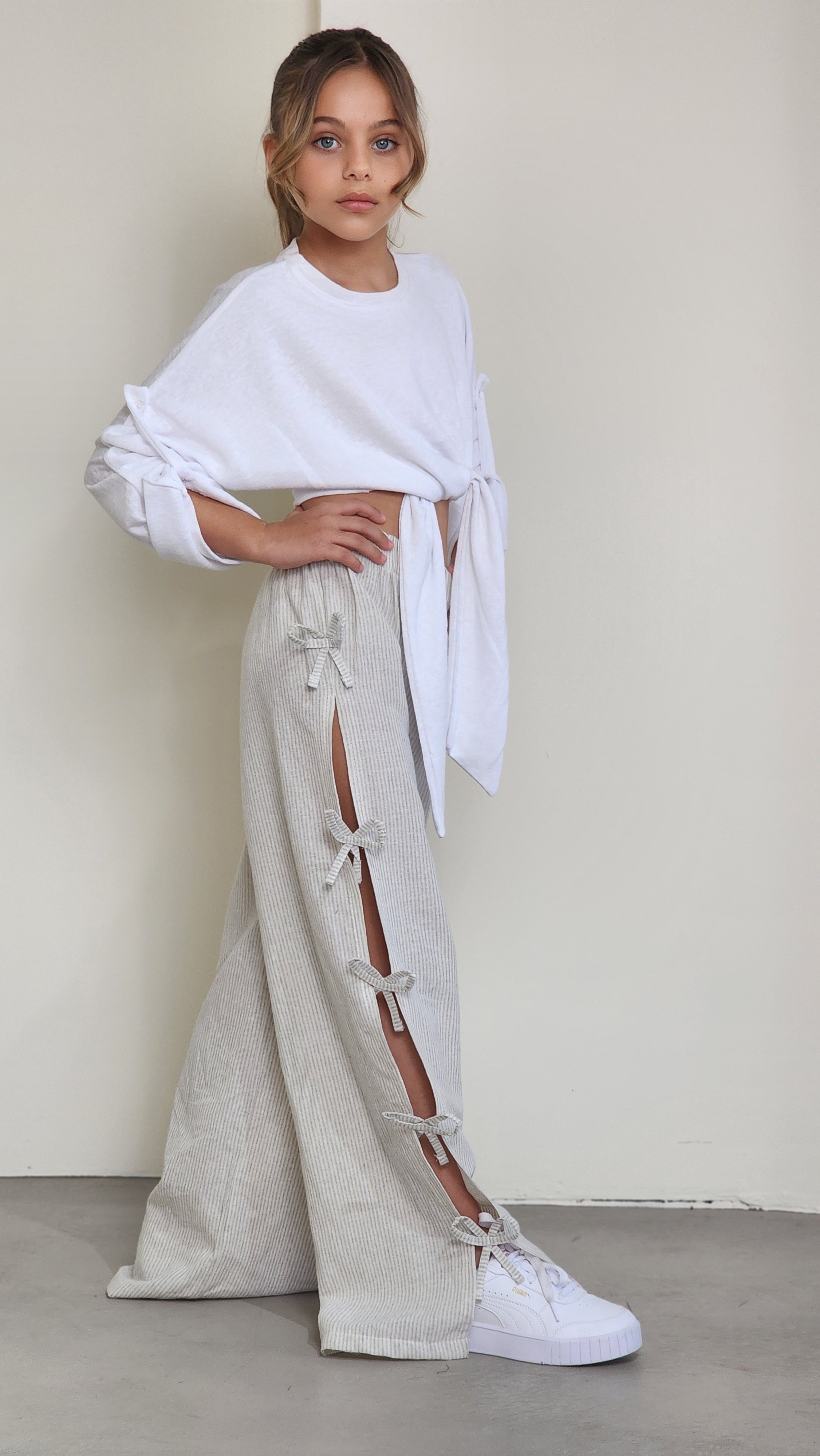 מכנס אריג פסים דק פפיונים צד