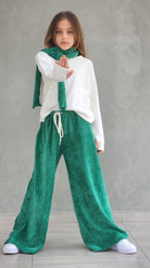 חליפת מכנס וחולצת סיג עם צעיף