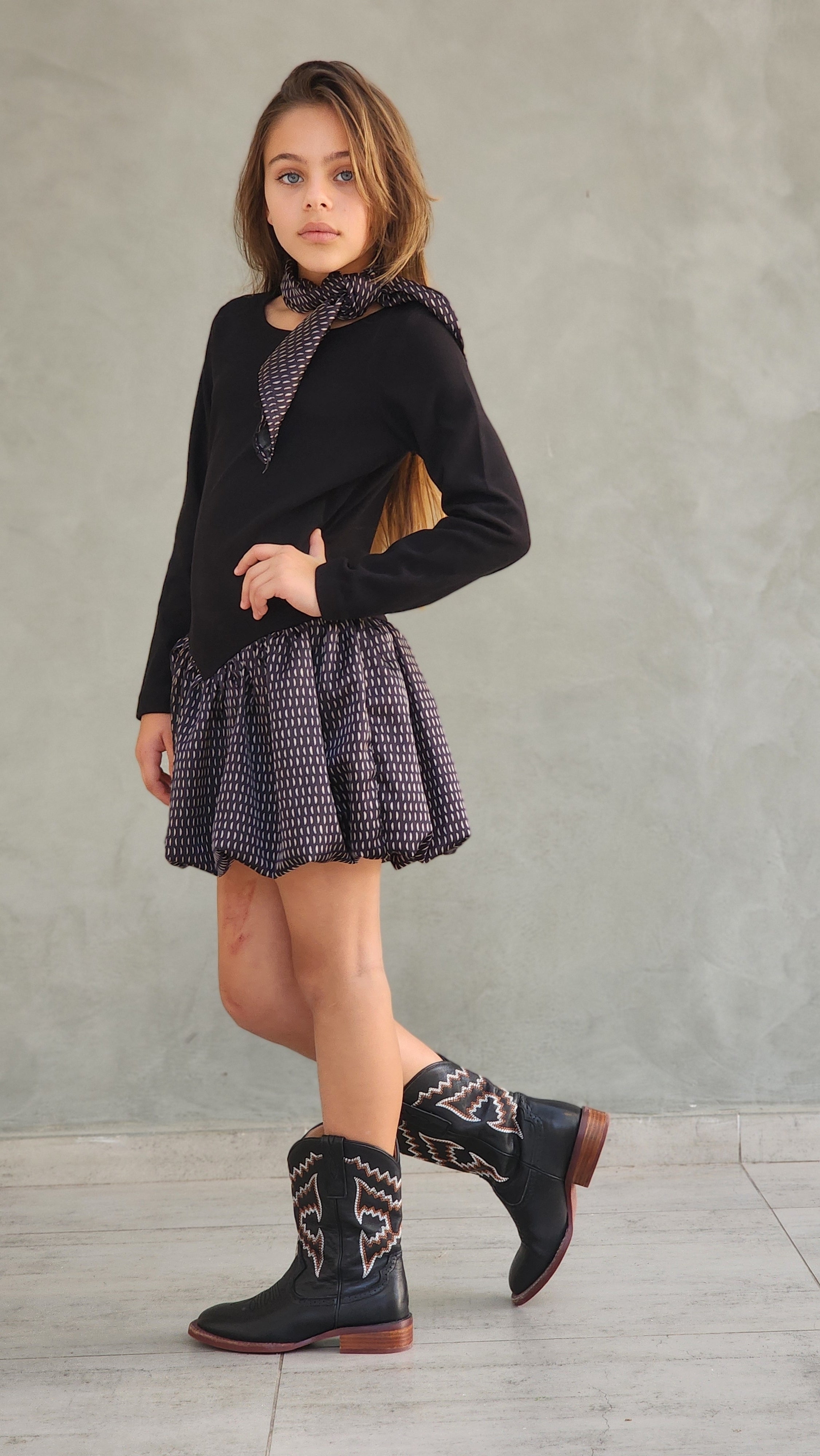 שמלת סריג משולבת חצאית בלון ובנדנה