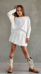 חצאית בלון וחולצת קרופ סריג