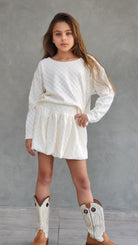 חצאית בלון וחולצת קרופ סריג ריבועים