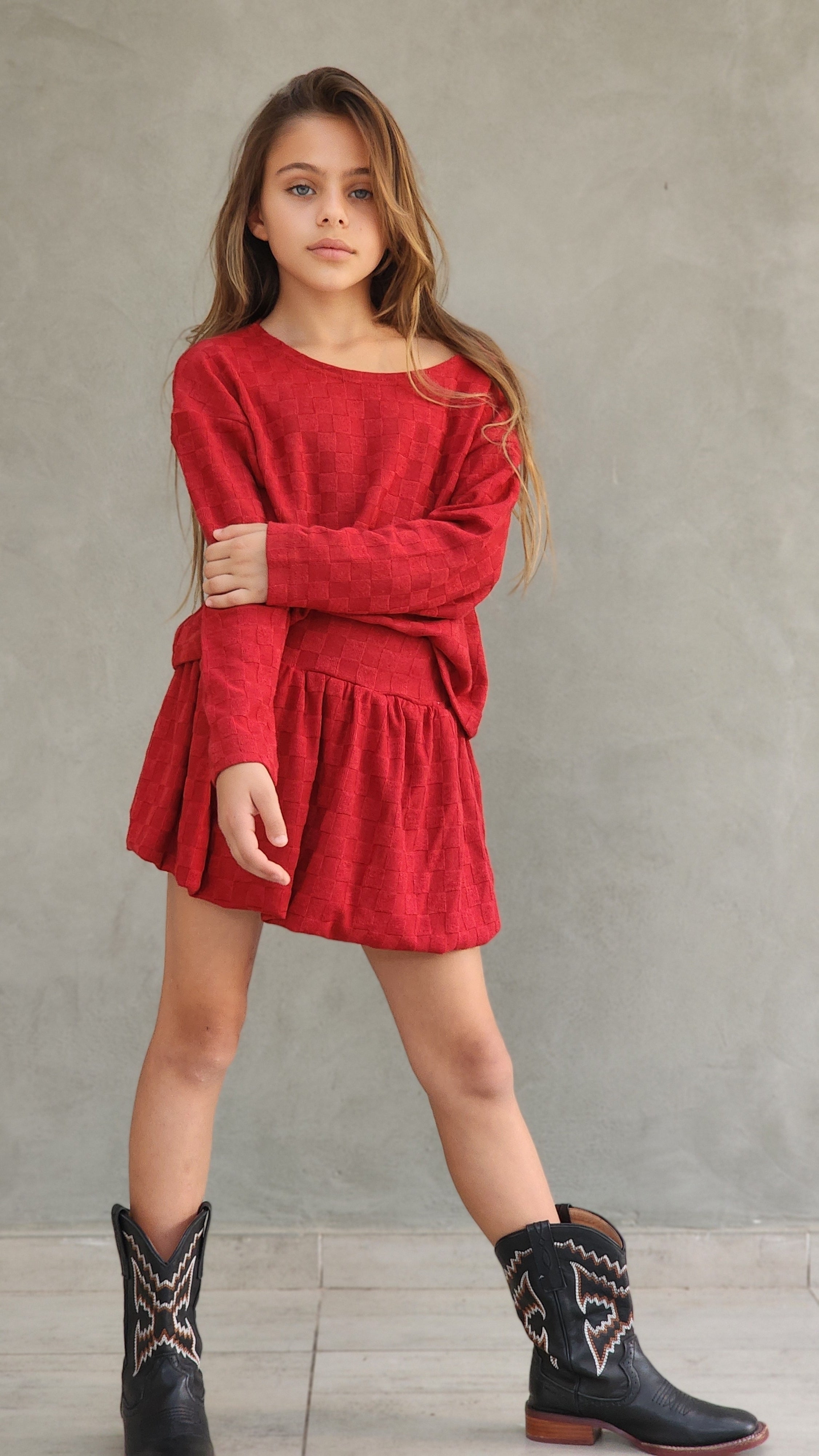 חצאית בלון וחולצת קרופ סריג ריבועים