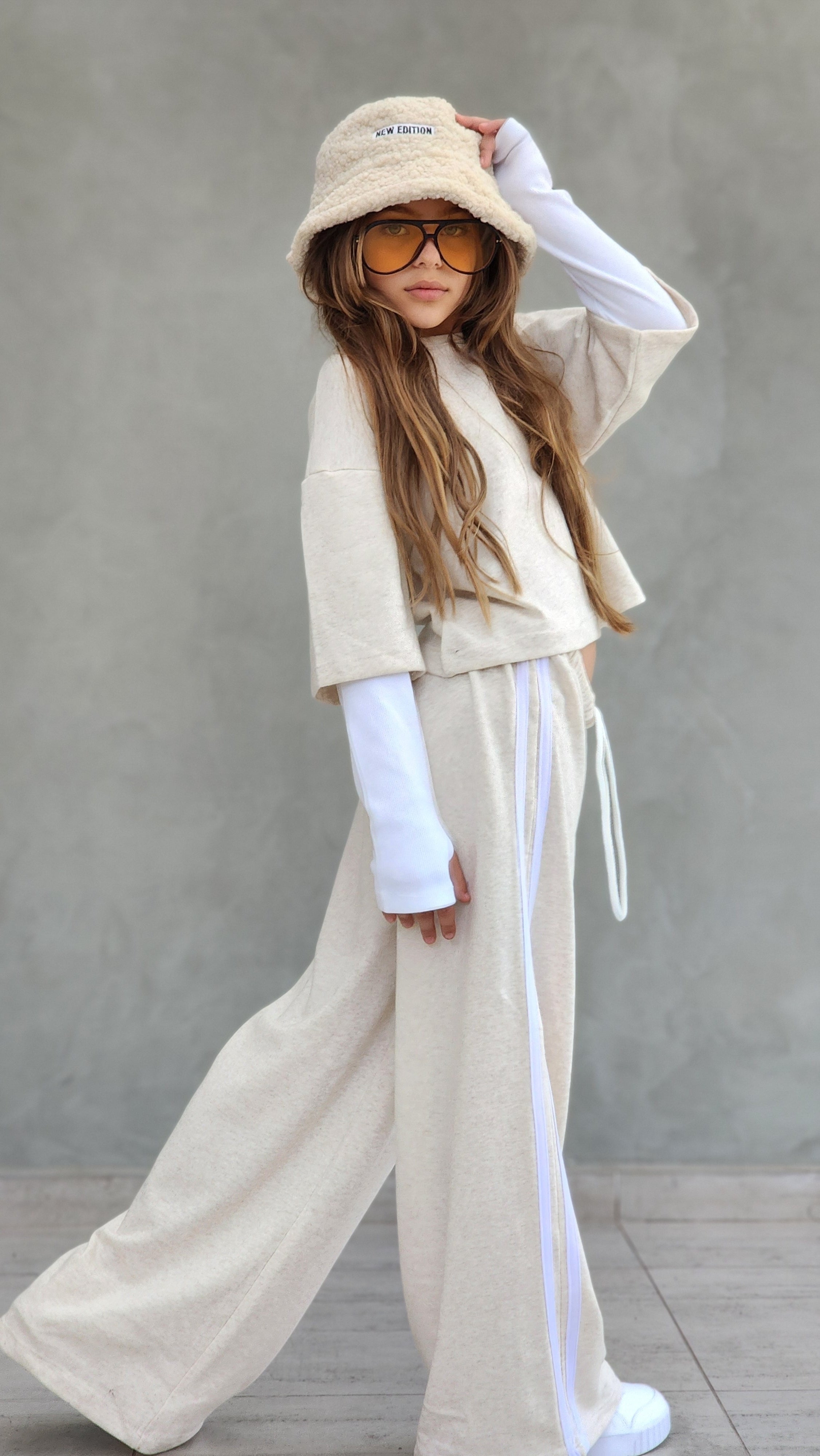 סט מכנס פרנצ'טרי וחולצה שילוב שרוול כפפה