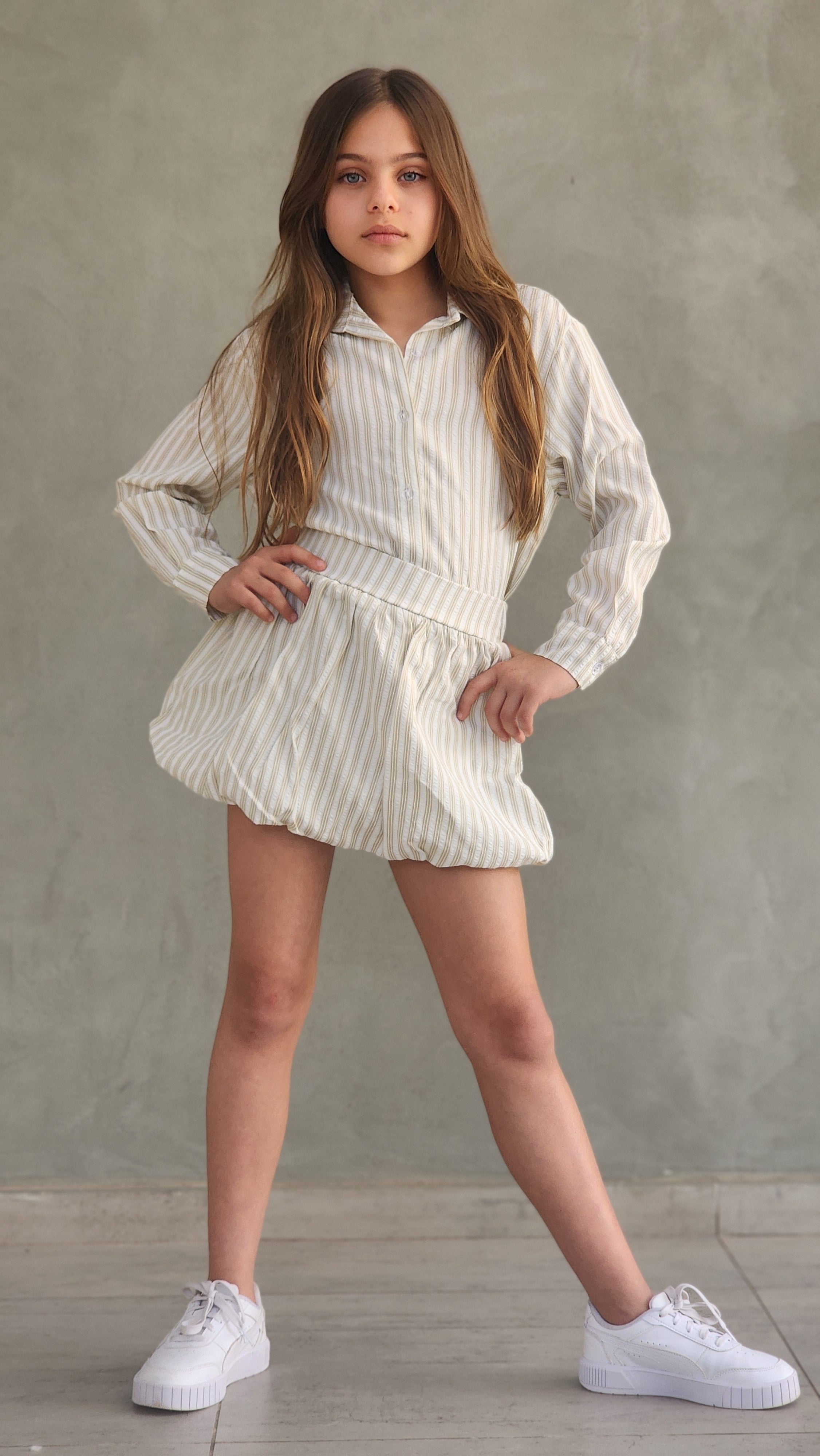 סט פסים קלאסי לבנות עם חצאית בלון נפוחה וחולצה מכופתרת