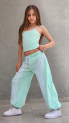 מכנסי היפ הופ וגופייה 
לילדה 
