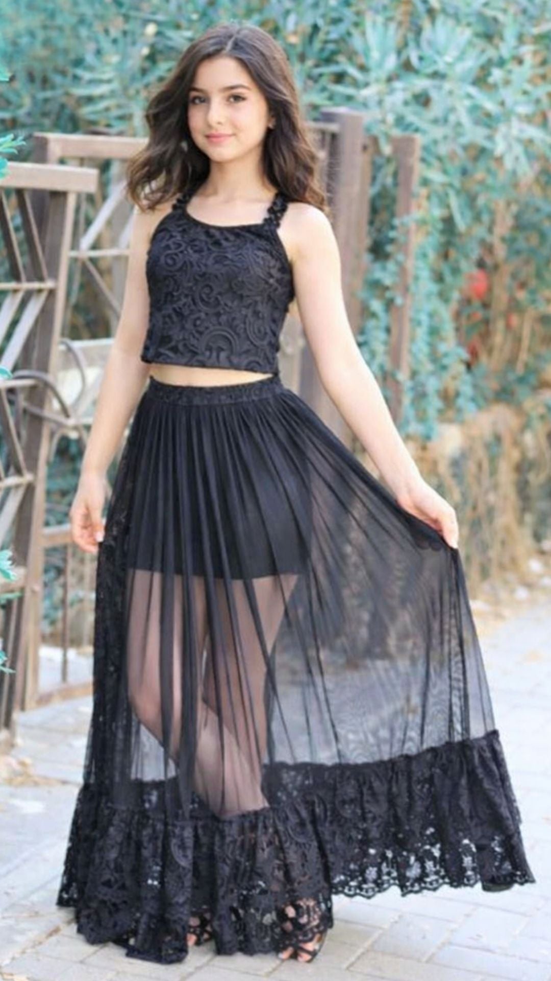 חצאית מקסי וחולצת בטן לארוע