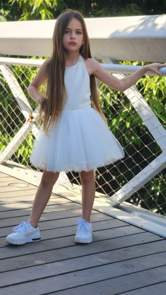 שמלת פפיון בגב