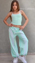 סט היפ הופ מעוצב לנערות וילדות - סט ג'רסי בצבע ירוק פיסטוק DUNEKIDS