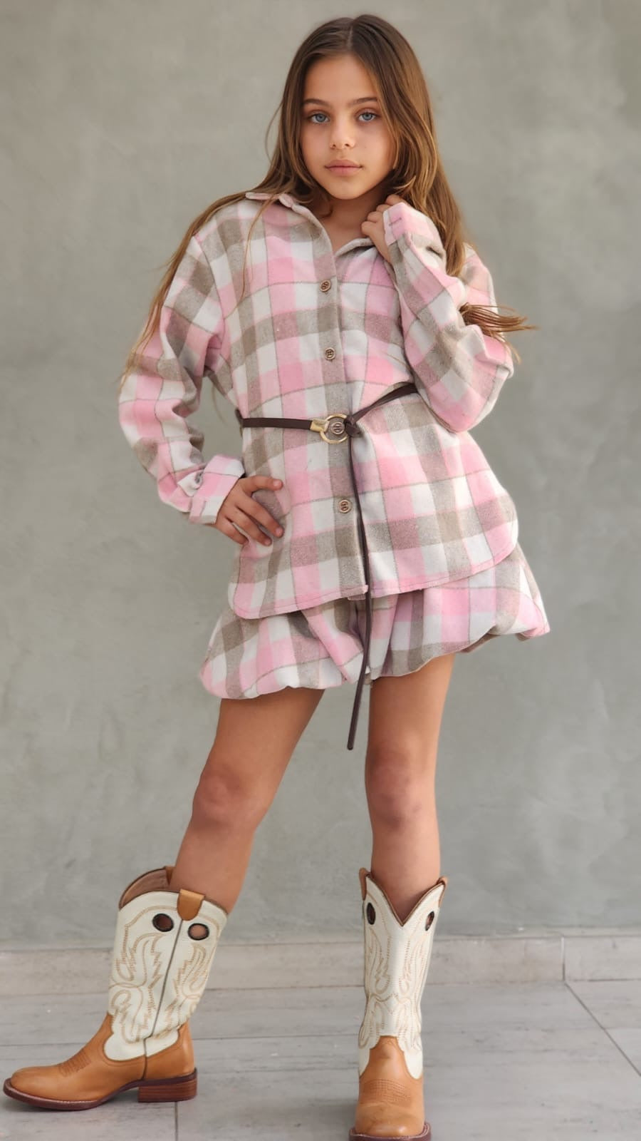 סט שורט בלון וחולצה מכופתרת עם חגורה