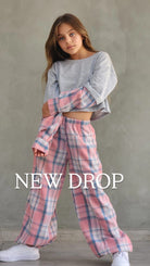 מכנס משבצת וחולצה שילוב שרוול משבצת