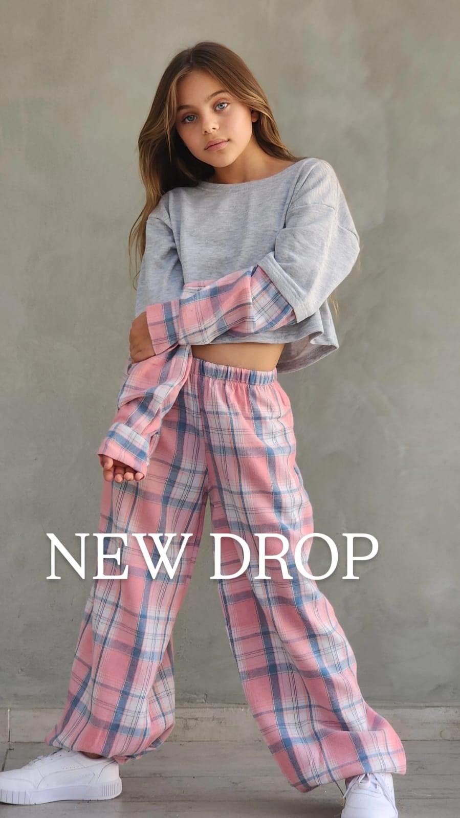 מכנס משבצת וחולצה שילוב שרוול משבצת