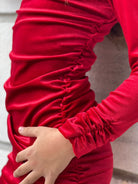 שמלת קטיפה כיווצים