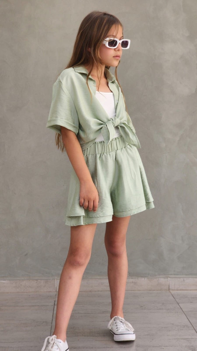 סט חצאית גופייה ומכופתרת