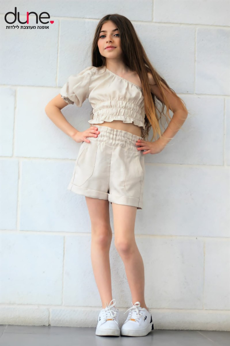 חולצת כתף ומכנס