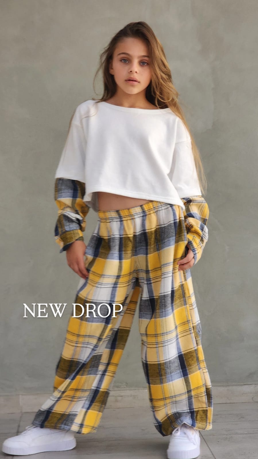 מכנס משבצת וחולצה שילוב שרוול משבצת