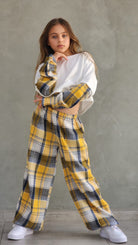 מכנס משבצת וחולצה שילוב שרוול משבצת