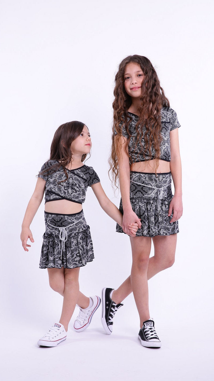 סט פייזלי חצאית מיני וחולצת בטן