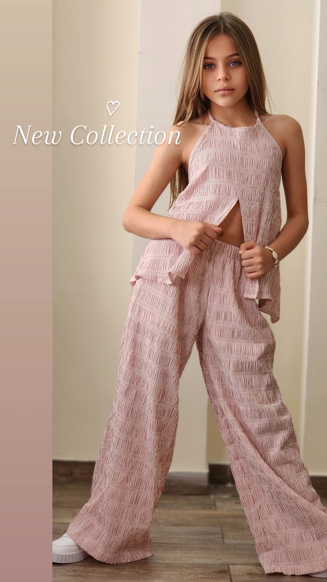 סט אריג כיווץ מכנס כולל ביטנה קצרה וחולצת קשירה