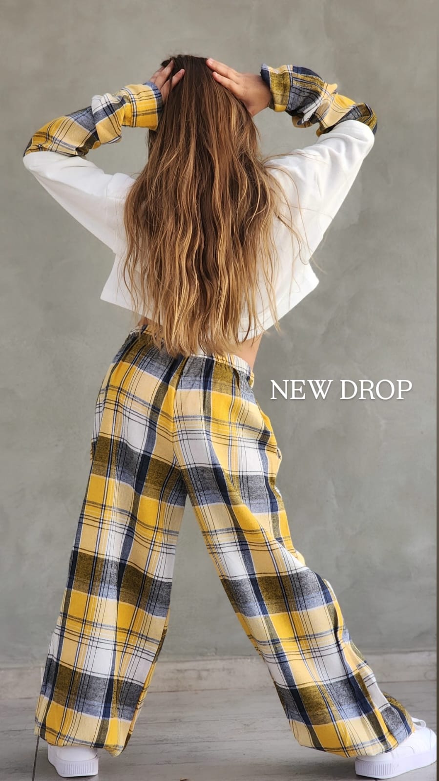 מכנס משבצת וחולצה שילוב שרוול משבצת