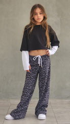 חליפת פרנצ'טרי מנומר וחולצה שילוב כפפה