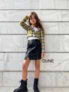 ג'קט משבצת וחולצת קטיפה