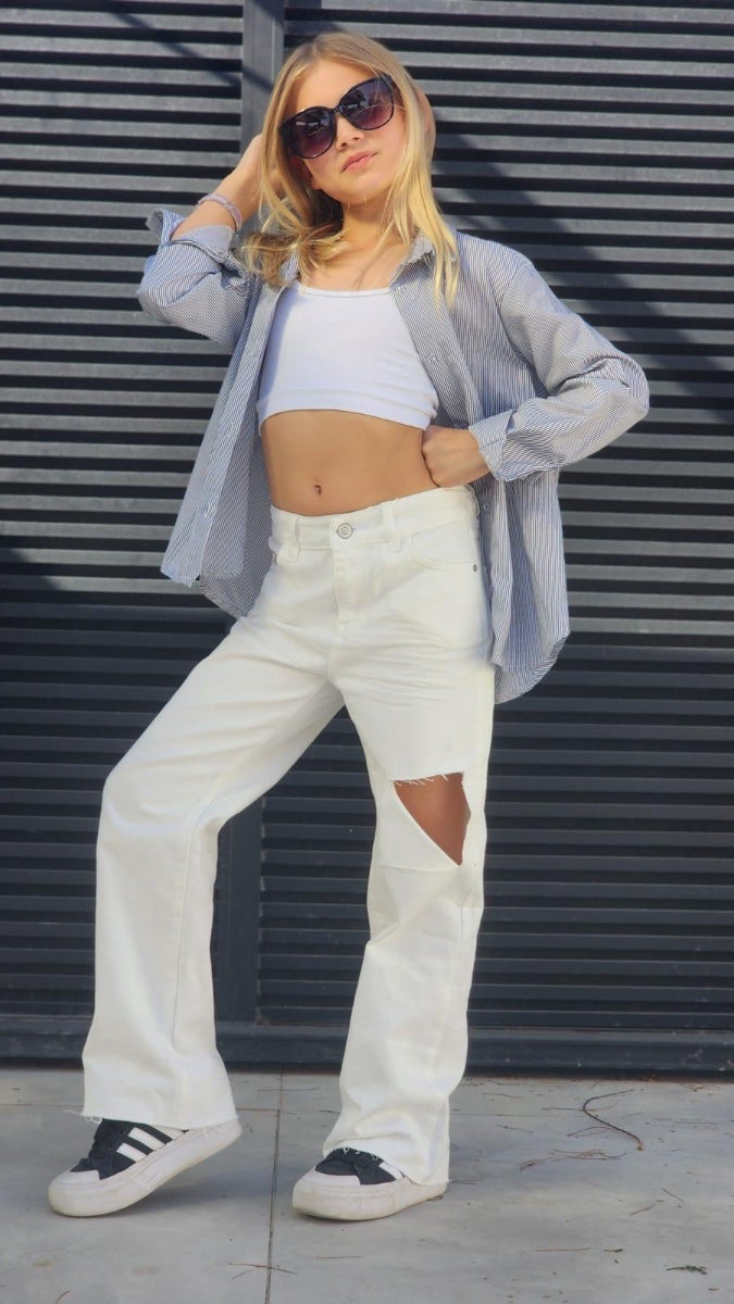 ג׳ינס לבן עם קרע