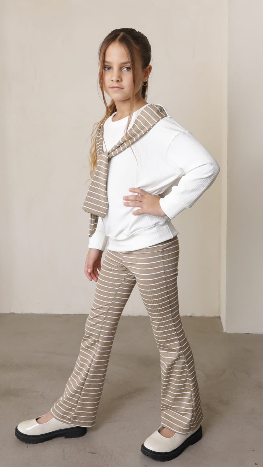 סט טייץ פסים פדלפון חולצת אוברסייז וצעיף