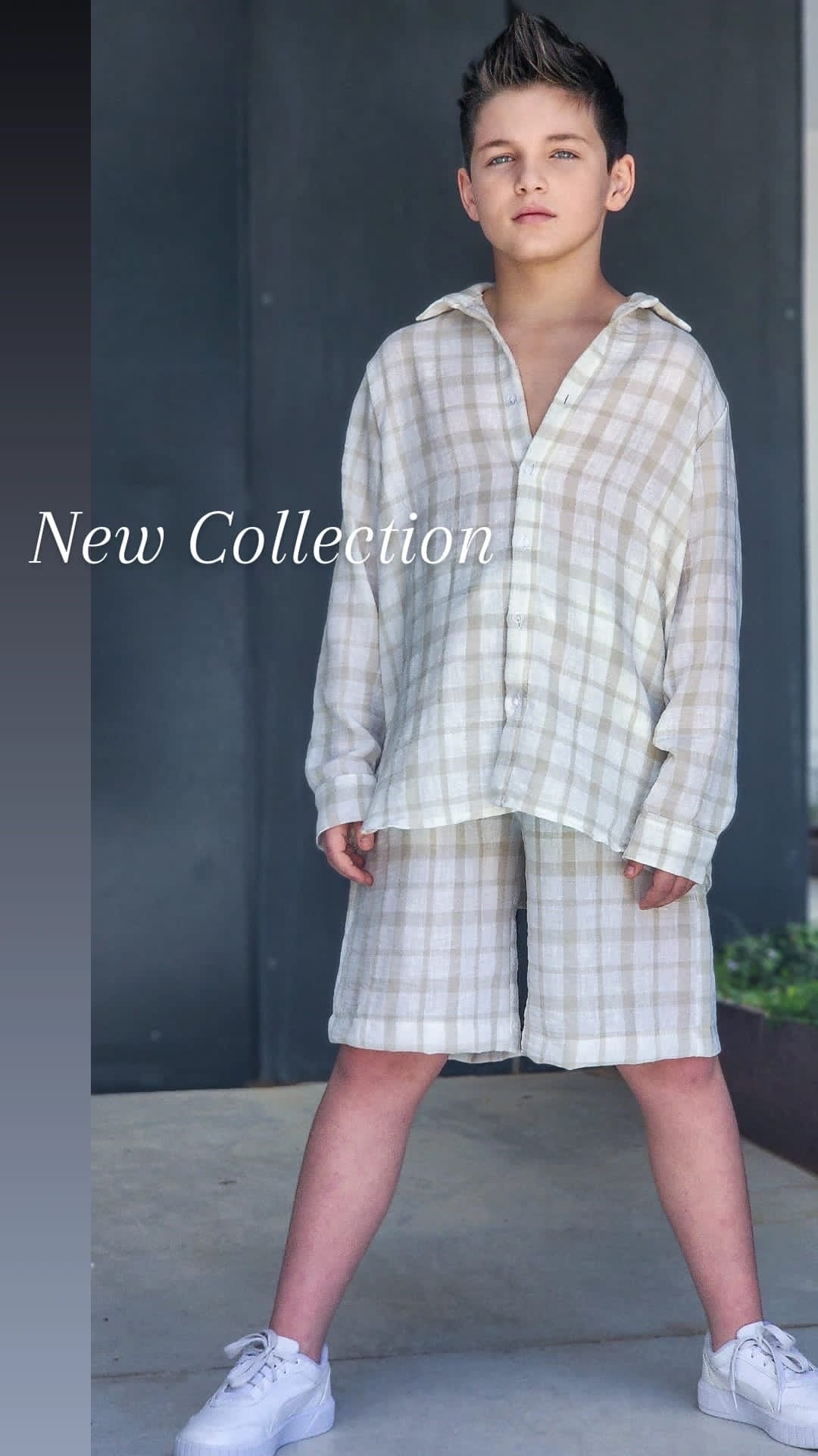 סט ברמודה משבצות לבנים וחולצה מכופתרת