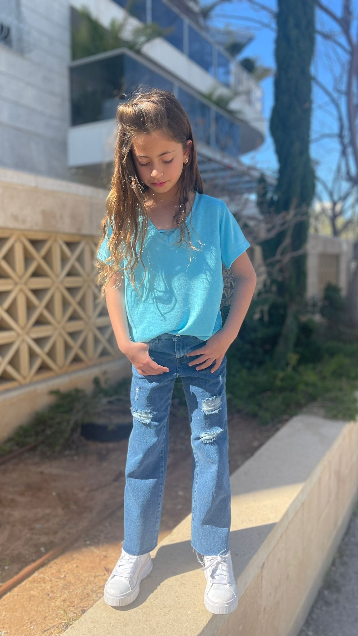 חולצת וי לילדה כולל גוזייה