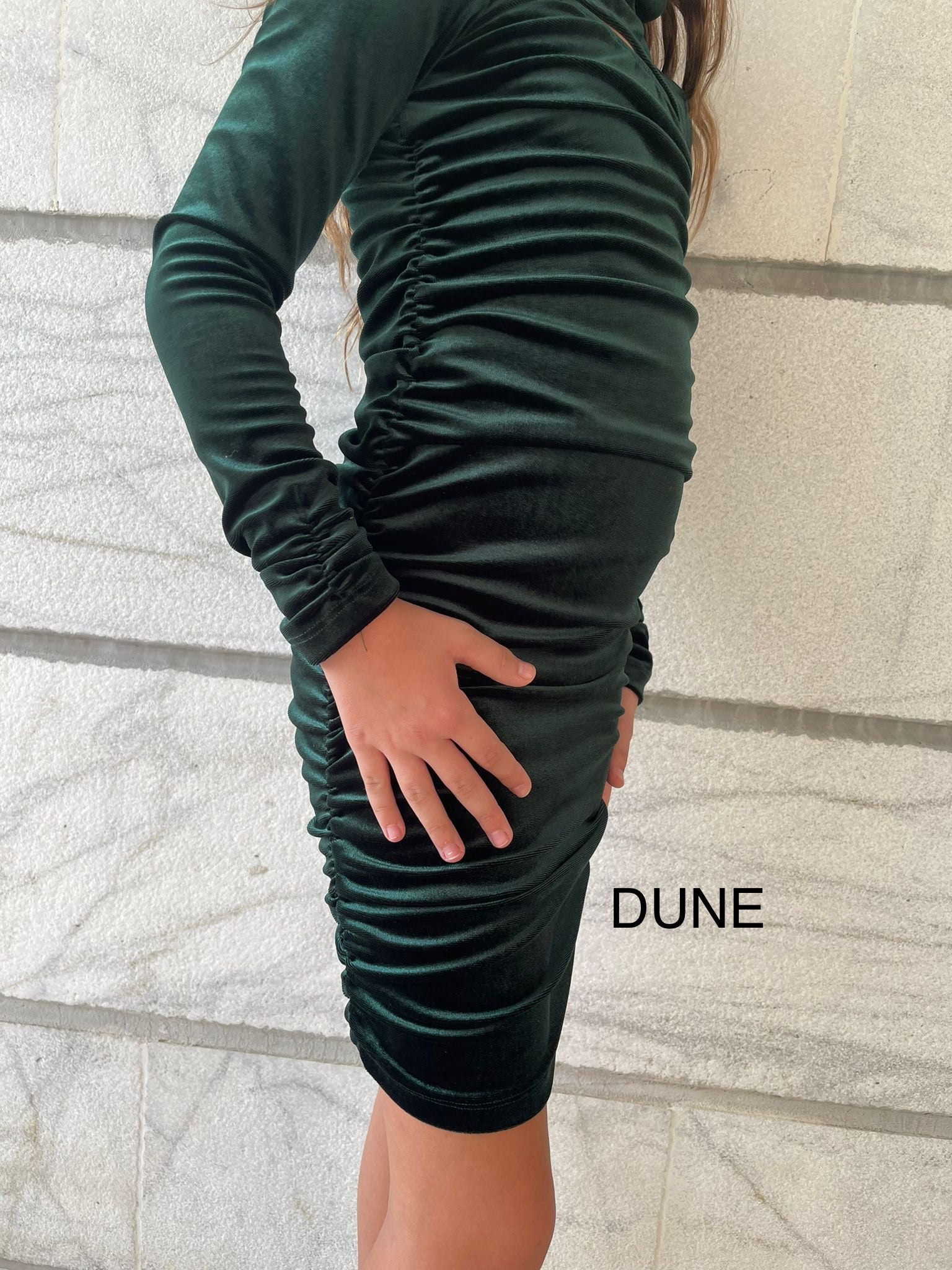 שמלת קטיפה כיווצים