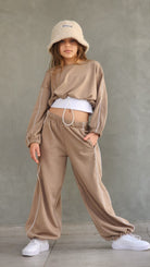 סט מכנס חולצה וגופייה לילדות