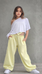 חליפת היפ הופ לבנות מכנס חולצה וגופייה 