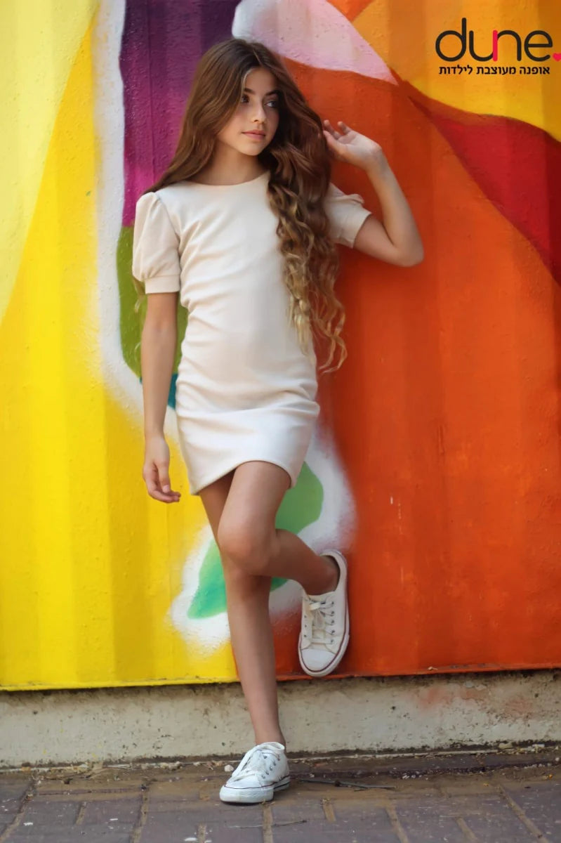 שמלה ושרוולי כפפה