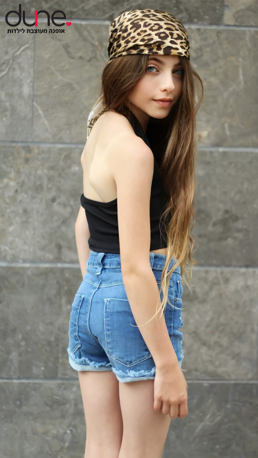 גופיית קולר שחורה לילדה