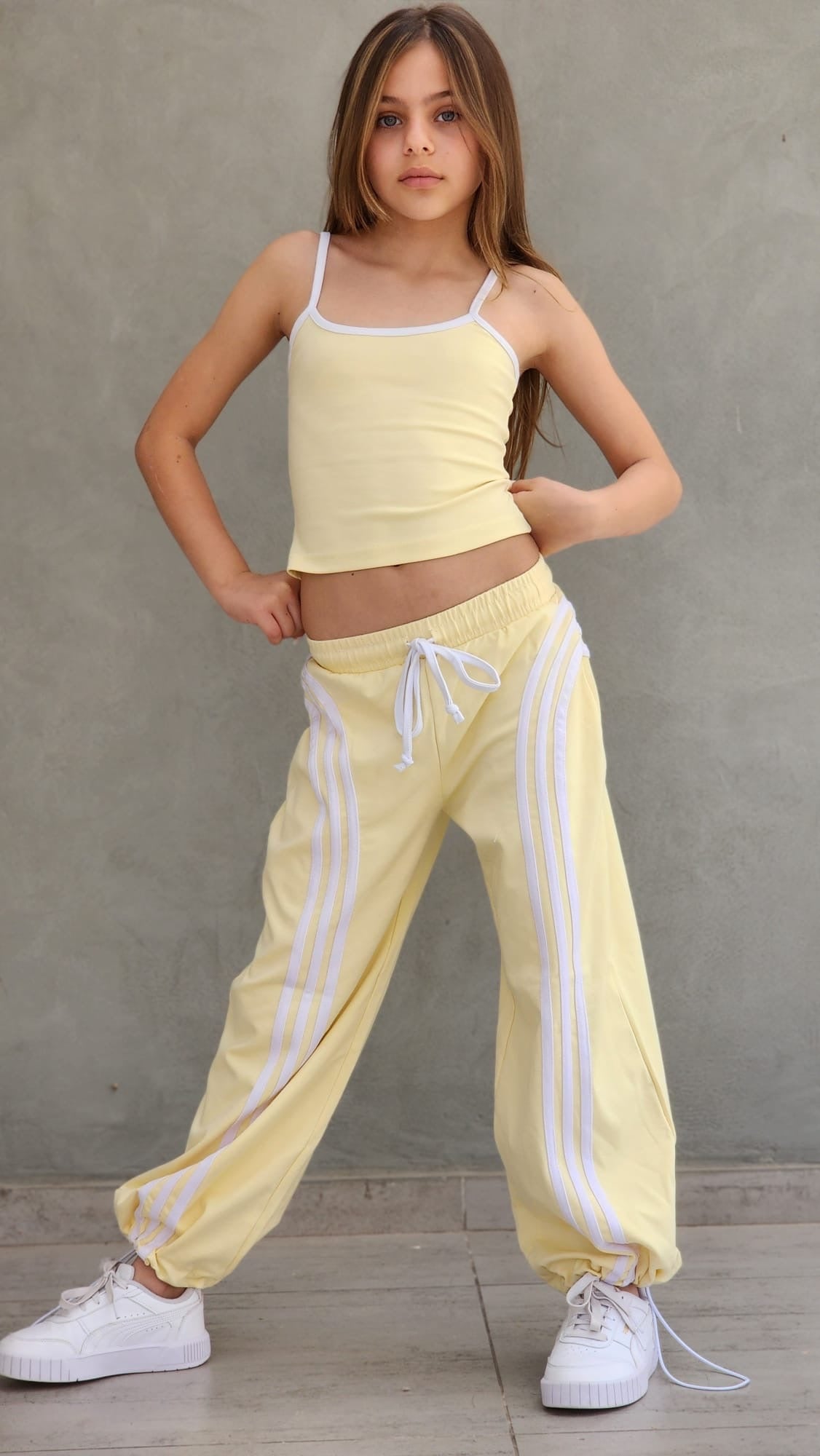 חליפת קיץ לילדות בצבע צהוב בננה - סט ג'רסי פסים עם גופייה פרימיום DUNEKIDS
