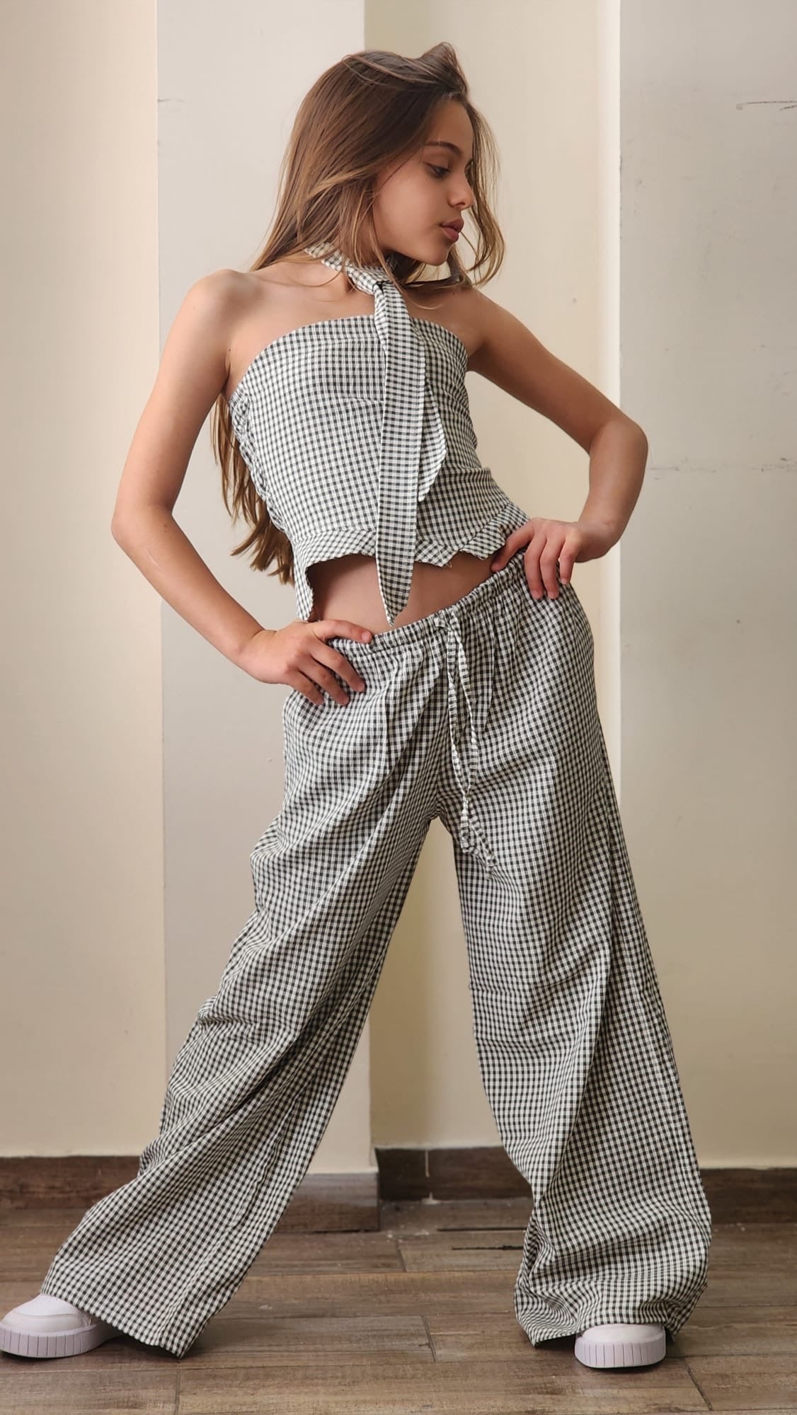 סט משבצות פפיטה - מכנס רחב סטרפלס עם גומי כיווץ ועניבה